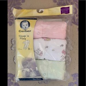 Gerber pack of 3 long sleeve onesies size 0-3 M